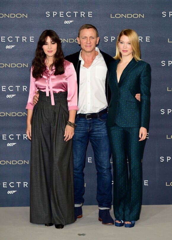 Monica Bellucci, Daniel Craig et Léa Seydoux au photocall de Spectre, Corinthia Hotel, Londres, le 22 octobre 2015.
