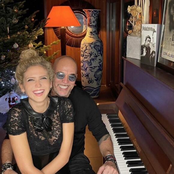 Pascal Obispo et sa compagne Julie sur Instagram. Le 1er janvier 2020.