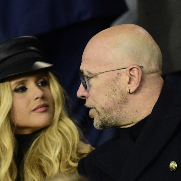 Pascal Obispo et sa femme Julie Hantson dans les tribunes lors du match retour de Champion's League "PSG - Bruges (1-0)" au Parc des Princes. Paris, le 6 novembre 2019.