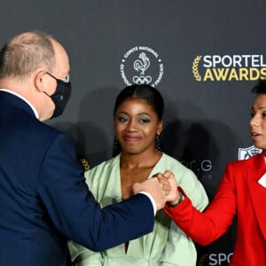 Le prince Albert II de Monaco, Sarah Leonie Cysique, Amandine Buchard et Margaux Pinot durant la soirée de la 32ème édition des Sportel Awards au Grimaldi Forum à Monaco, le 5 octobre 2021. © Bruno Bebert/Bestimage