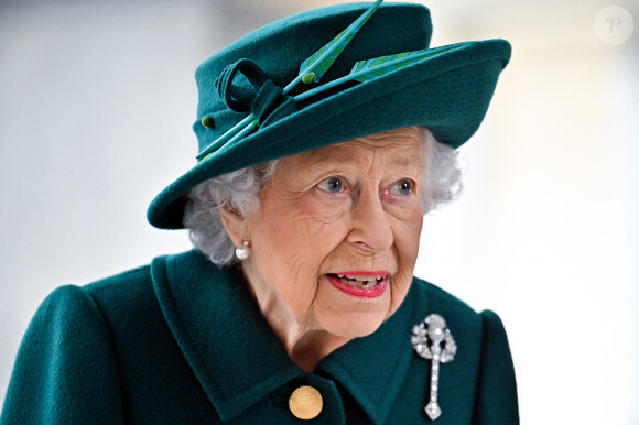 La reine Elisabeth II d'Angleterre arrive au Parlement écossais à Edimbourg, Ecosse, Royaume Uni, le 2 octobre 2021.
