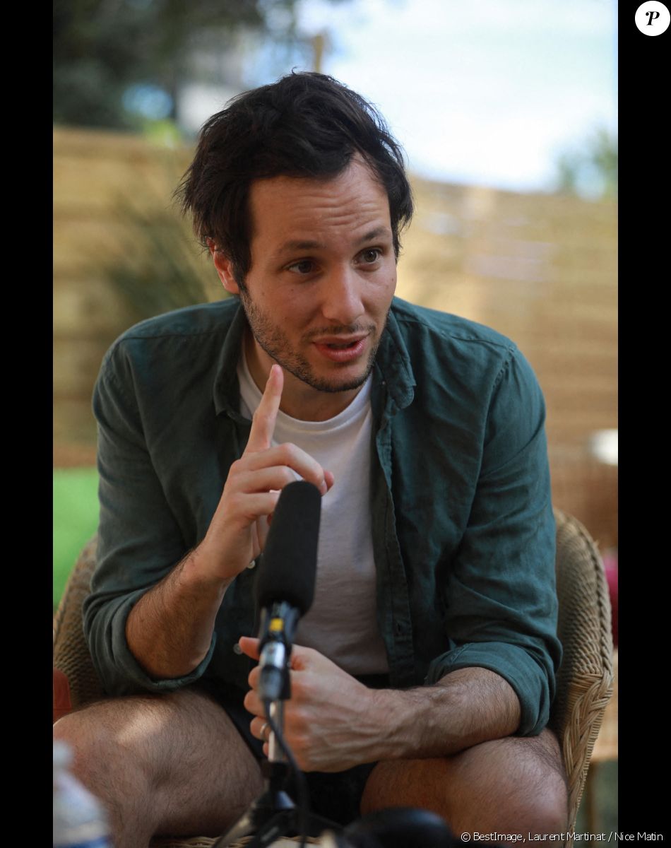 Exclusif - Vianney interviewé par des jeunes lecteurs de "Var Matin" avant son concert au Festival du Château à Solliès-Pont, le 19 juillet 2021. © Laurent Martinat / Nice Matin /