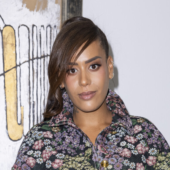 Amel Bent au front row du défilé de mode Giambattista Valli lors de la la Fashion Week printemps/été 2022 à Paris, France, le 4 octobre 2021. © Olivier Borde/Bestimage