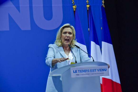 Marine Le Pen lance sa campagne présidentielle lors de l'université d'été du Rassemblement national à Fréjus © Mao / Panoramic / Bestimage 