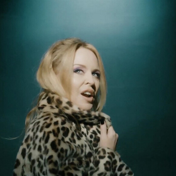 Kylie Minogue apparaît dans le clip de Years and Years "A Second to Midnight". Los Angeles. Le 8 octobre 2021.