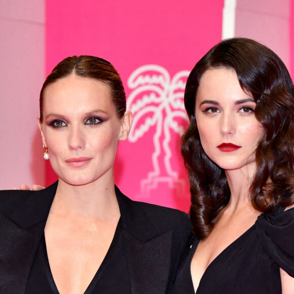 Ana Girardot et Vera Kolesnikova durant la seconde soirée du 4eme Canneseries au Palais des Festivals à Cannes, le 9 octobre 2021. Le festival se déroule jusqu'au 13 octobre. © Bruno Bebert / Bestimage  