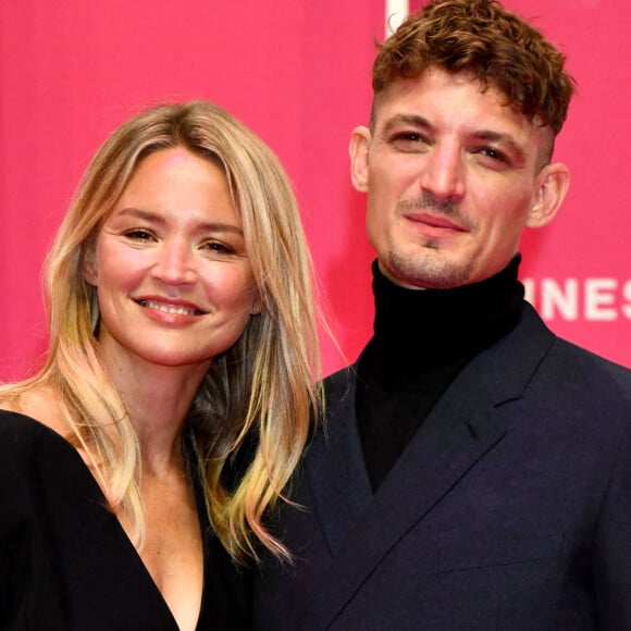 Virginie Efira et son compagnon Niels Schneider durant la seconde soirée du 4e Canneseries au Palais des Festivals à Cannes.  © Bruno Bebert / Bestimage 