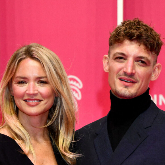 Virginie Efira et son compagnon Niels Schneider durant la seconde soirée du 4eme Canneseries au Palais des Festivals à Cannes, le 9 octobre 2021. Le festival se déroule jusqu'au 13 octobre. © Bruno Bebert / Bestimage  