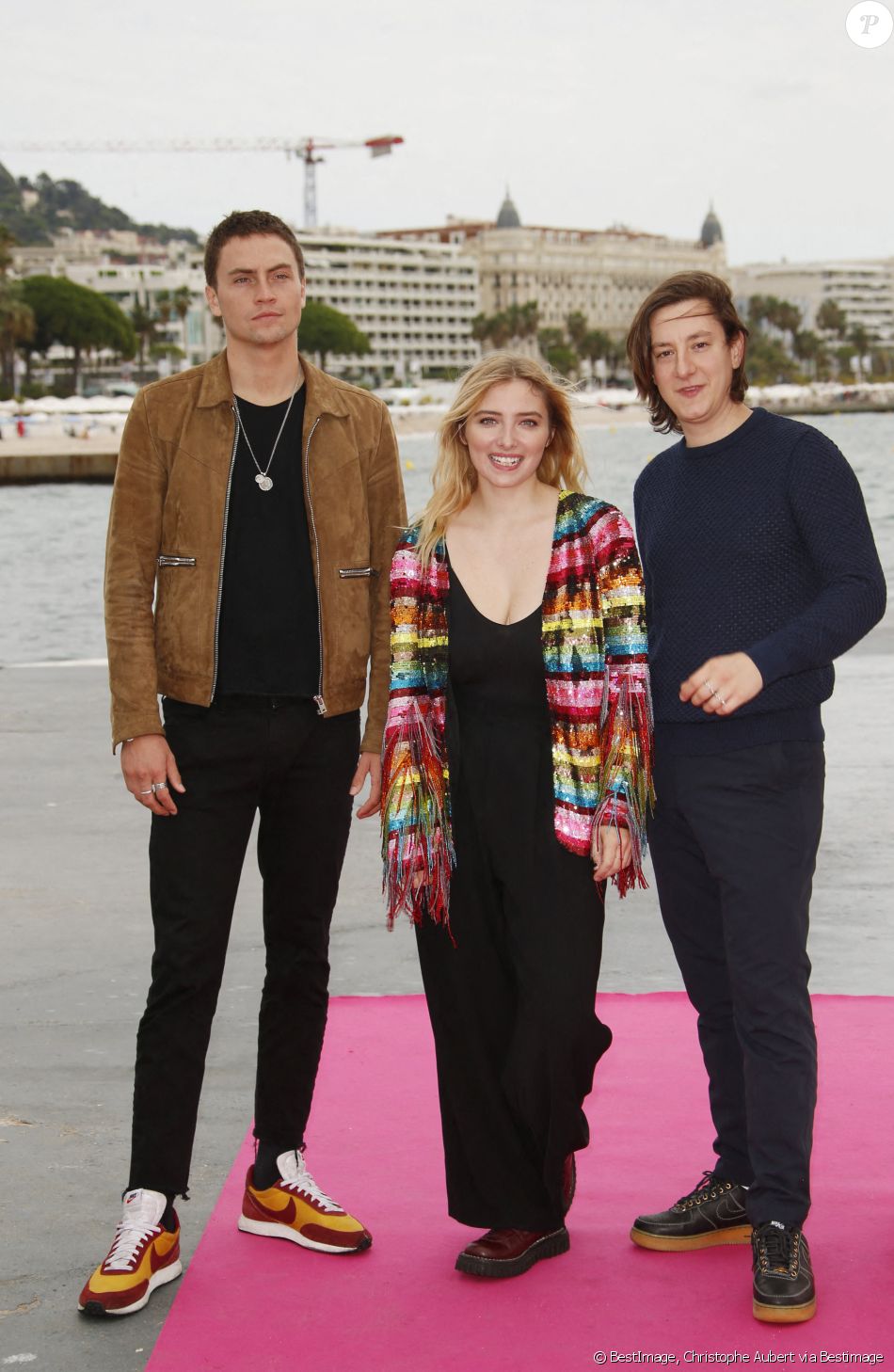Louis Peres, Lula Cotton Frapier, Arthur Mazet Photocall sur le ponton