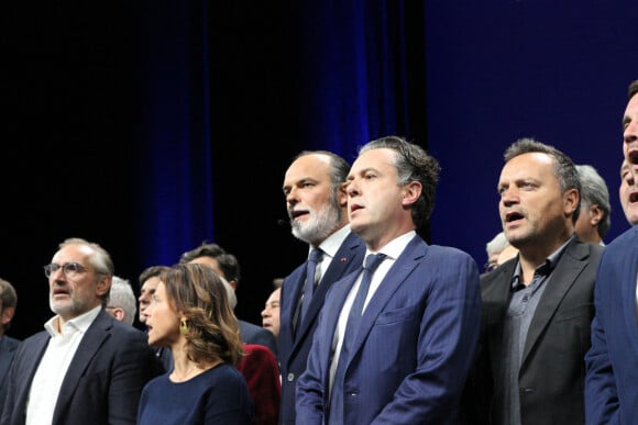 Edouard Philippe et ses soutiens sur scène - Edouard Philippe annonce la création d'Horizons, son nouveau parti . Une annonce faite lors d'un congrès au Havre samedi matin le 9 octobre 2021. © Sebastien Legendre / Panoramic / Bestimage