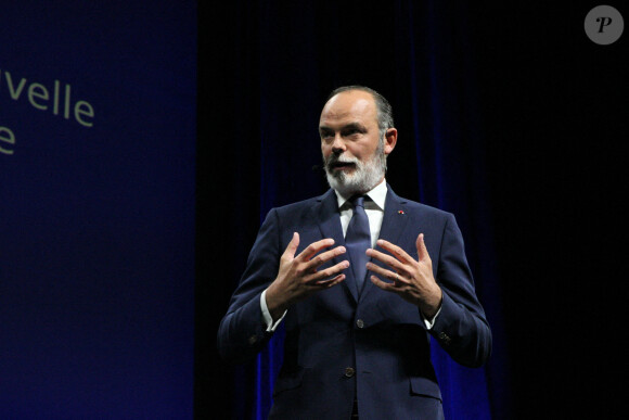 Edouard Philippe et ses soutiens sur scène - Edouard Philippe annonce la création d'Horizons, son nouveau parti . Une annonce faite lors d'un congrès au Havre samedi matin le 9 octobre 2021. © Sebastien Legendre / Panoramic / Bestimage