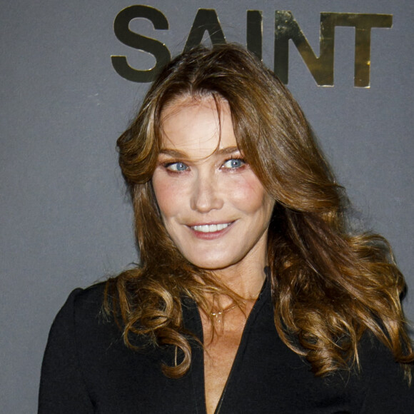 Carla Bruni-Sarkozy - Photocall du défilé Saint Laurent collection Printemps-Eté 2022 lors de la fashion week à Paris, le 28 septembre 2021.