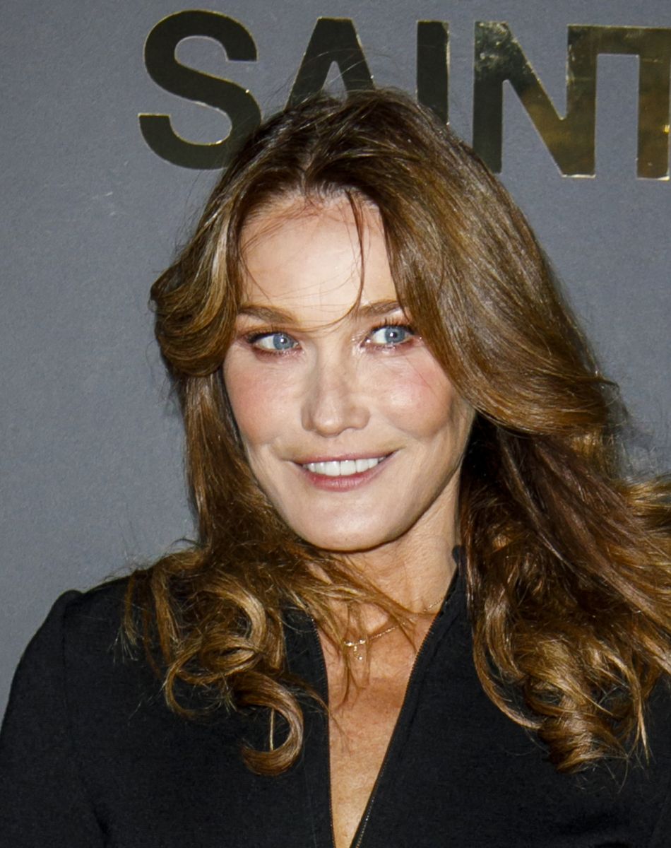 Carla Bruni-Sarkozy - Photocall du défilé Saint Laurent collection Printemps-Eté 2022 lors de la fashion week à Paris, le 28 septembre 2021.