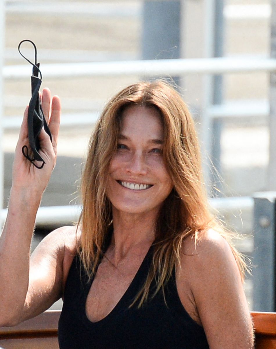 Carla Bruni-Sarkozy arrive la veille de l'ouverture de la 78ème Mostra de Venise, Italie, le 31 août 2021. Carla Bruni is seen during the Venice Film Festival on August 31, 2021 in Venice, Italy.