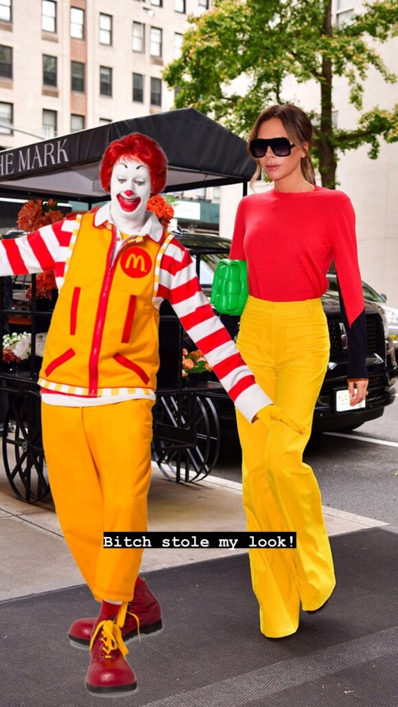Victoria Beckham s'amuse de son look "McDonald's" sur Instagram, le 12 octobre 2021.