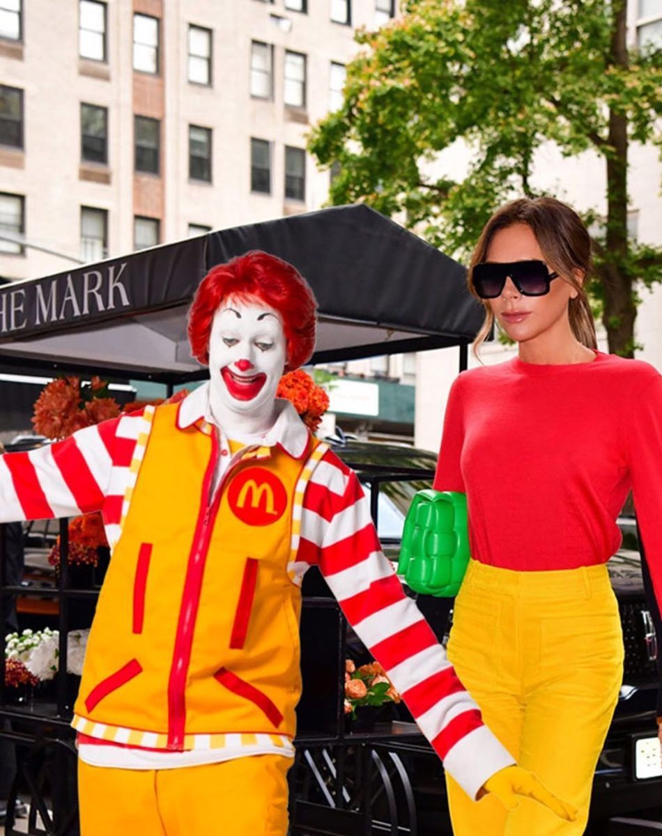 Victoria Beckham s'amuse de son look "McDonald's" sur Instagram, le 12 octobre 2021.