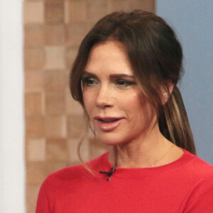 Victoria Beckham participe au talk-show Good Morning America pour faire la promotion de sa nouvelle ligne de maquillage à New York, le 12 octobre 2021.