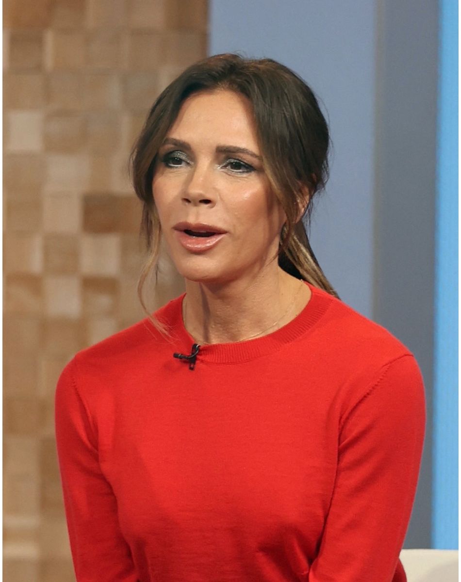 Victoria Beckham participe au talk-show Good Morning America pour faire la promotion de sa nouvelle ligne de maquillage à New York, le 12 octobre 2021.