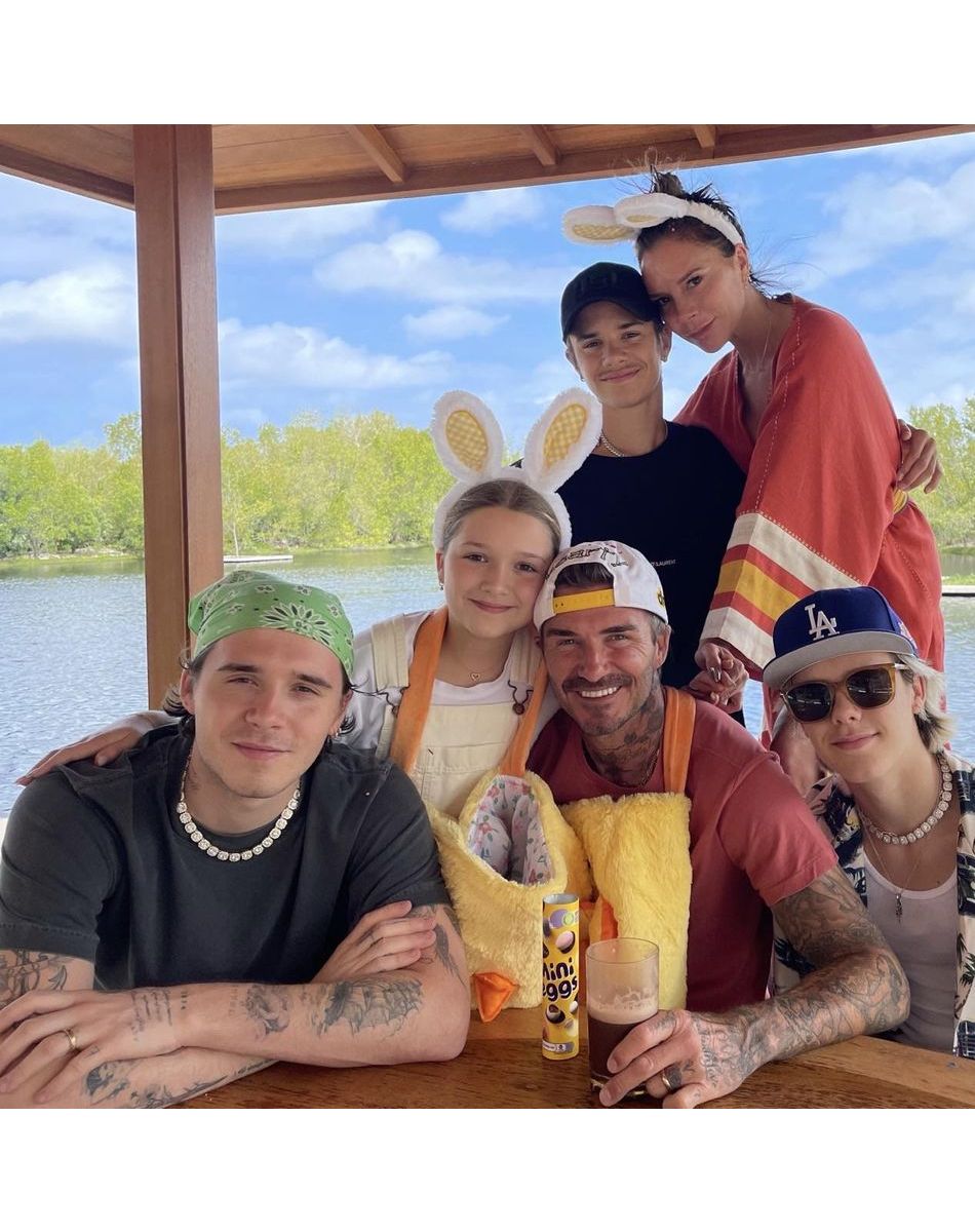 Victoria et David Beckham en famille, avec leurs enfants Brooklyn, Cruz, Romeo et Harper, Instagram, avril 2021.