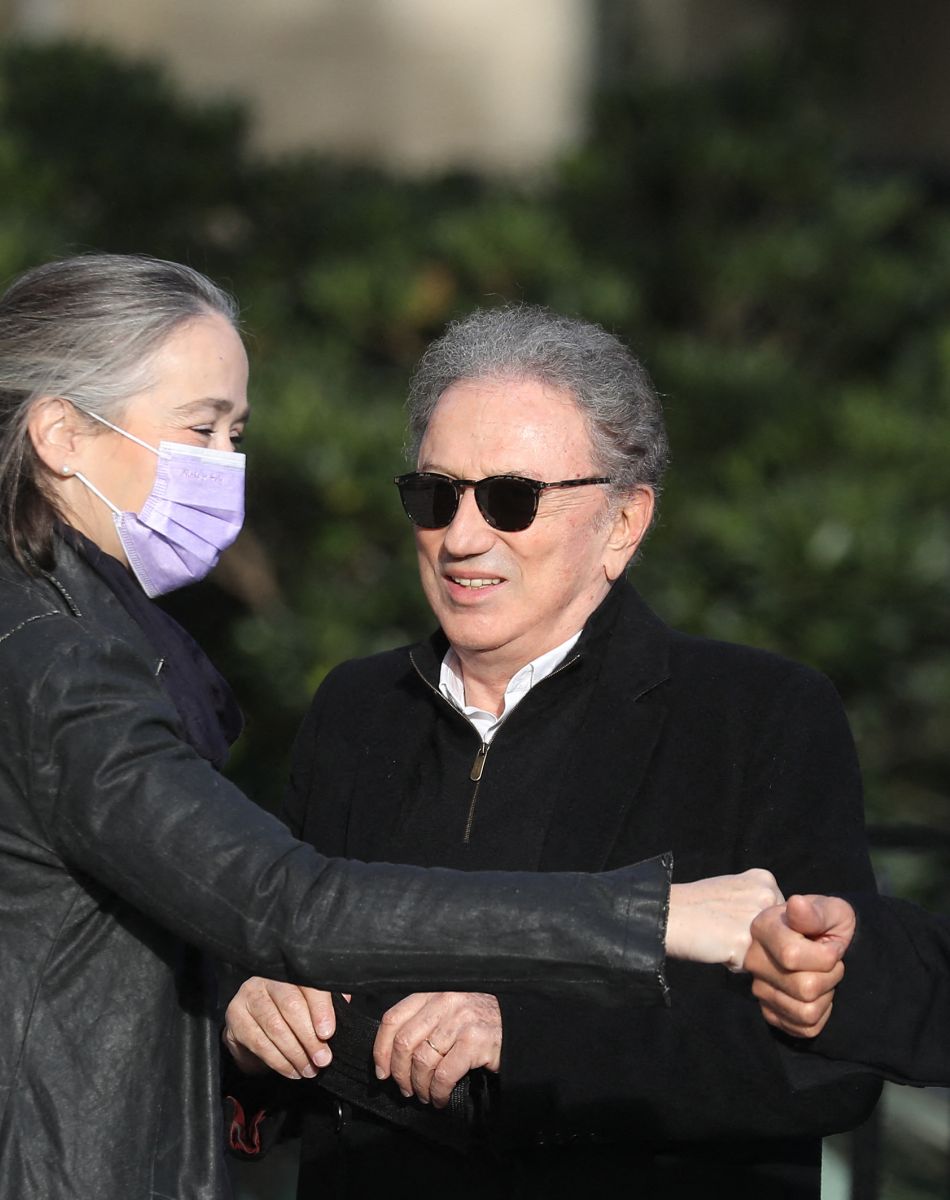 Delphine Ernotte, Michel Drucker et Max Guazzini - Arrivées aux obsèques de Etienne Mougeotte en l'église Saint-François-Xavier à Paris. Le 13 octobre 2021 © Jacovides-Clovis / Bestimage
