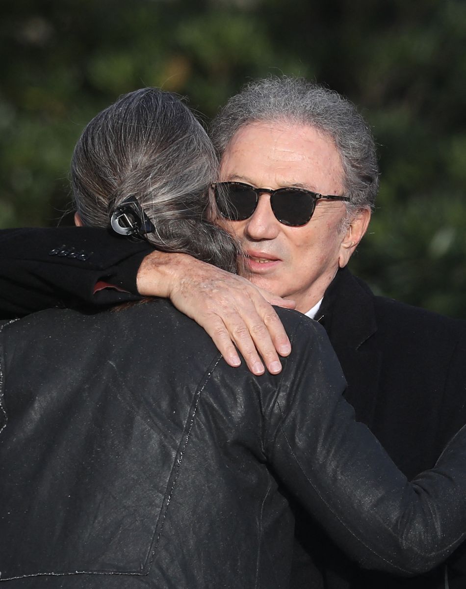 Delphine Ernotte et Michel Drucker - Arrivées aux obsèques de Etienne Mougeotte en l'église Saint-François-Xavier à Paris. Le 13 octobre 2021 © Jacovides-Clovis / Bestimage