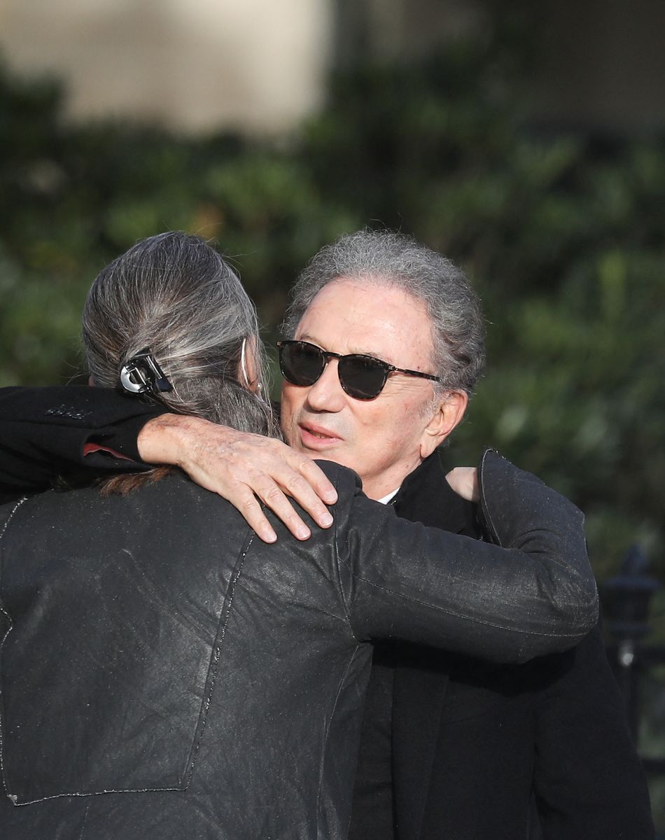 Delphine Ernotte et Michel Drucker - Arrivées aux obsèques de Etienne Mougeotte en l'église Saint-François-Xavier à Paris. Le 13 octobre 2021 © Jacovides-Clovis / Bestimage