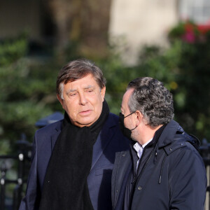 Jean-Pierre Foucault - Arrivées aux obsèques de Etienne Mougeotte en l'église Saint-François-Xavier à Paris. Le 13 octobre 2021 © Jacovides-Clovis / Bestimage