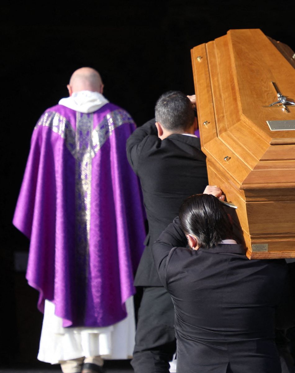 Illustration - Arrivées aux obsèques de Etienne Mougeotte en l'église Saint-François-Xavier à Paris. Le 13 octobre 2021 © Jacovides-Clovis / Bestimage