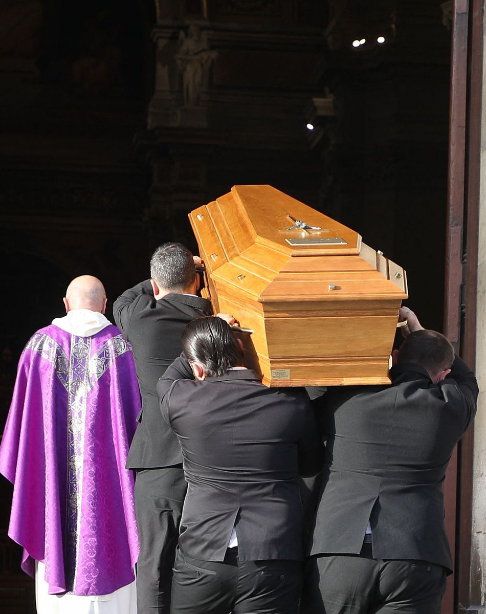 Illustration - Arrivées aux obsèques de Etienne Mougeotte en l'église Saint-François-Xavier à Paris. Le 13 octobre 2021 © Jacovides-Clovis / Bestimage