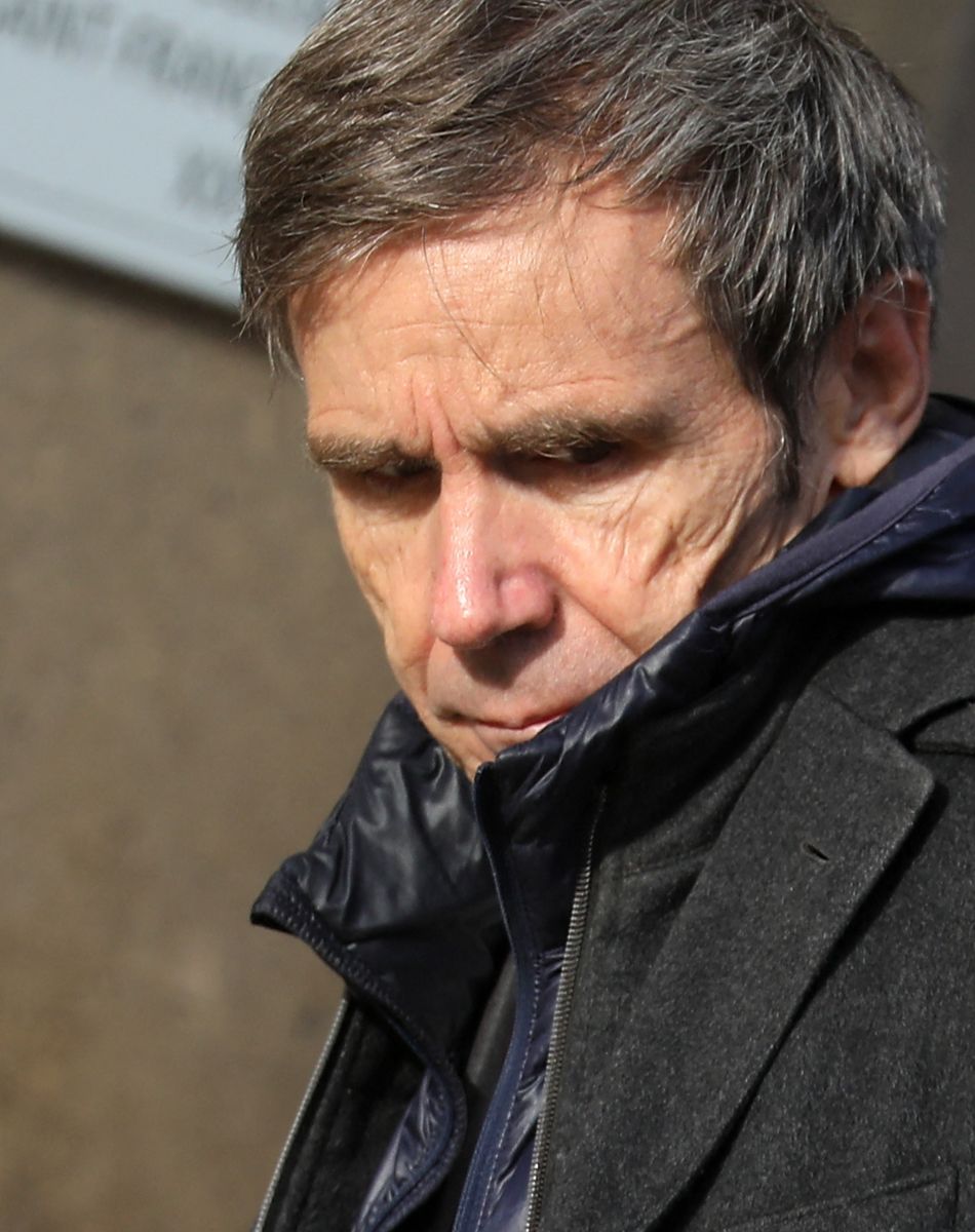 David Pujadas - Arrivées aux obsèques de Etienne Mougeotte en l'église Saint-François-Xavier à Paris. Le 13 octobre 2021 © Jacovides-Clovis / Bestimage