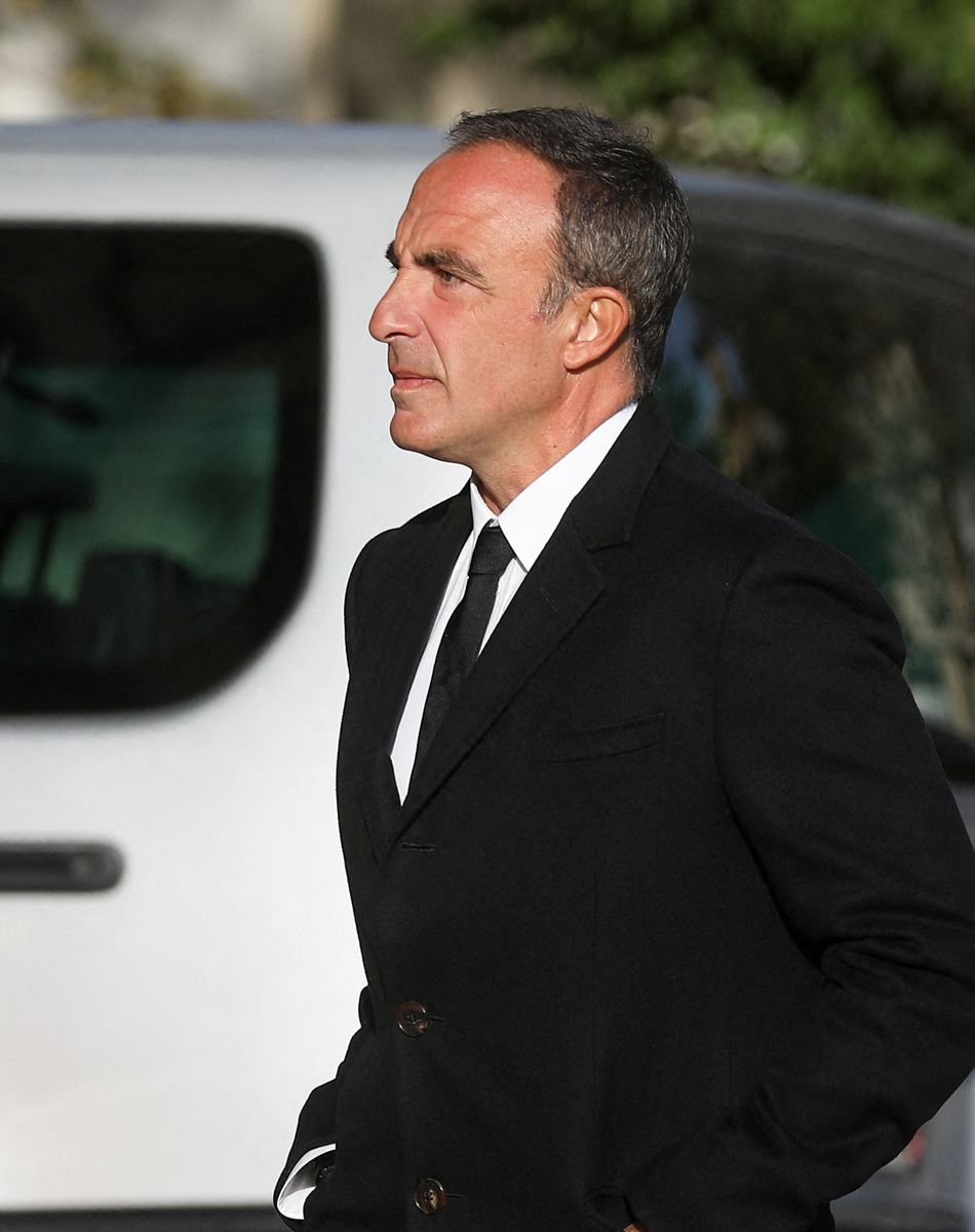 Nikos Aliagas - Arrivées aux obsèques de Etienne Mougeotte en l'église Saint-François-Xavier à Paris. Le 13 octobre 2021 © Jacovides-Clovis / Bestimage