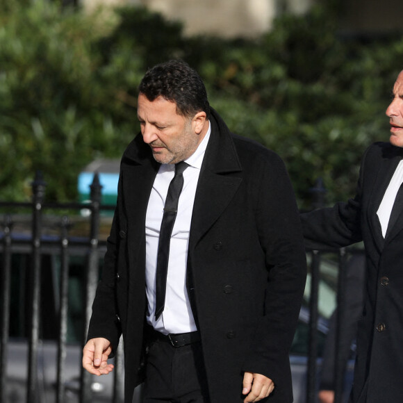 Arthur et Nikos Aliagas - Arrivées aux obsèques de Etienne Mougeotte en l'église Saint-François-Xavier à Paris. Le 13 octobre 2021 © Jacovides-Clovis / Bestimage
