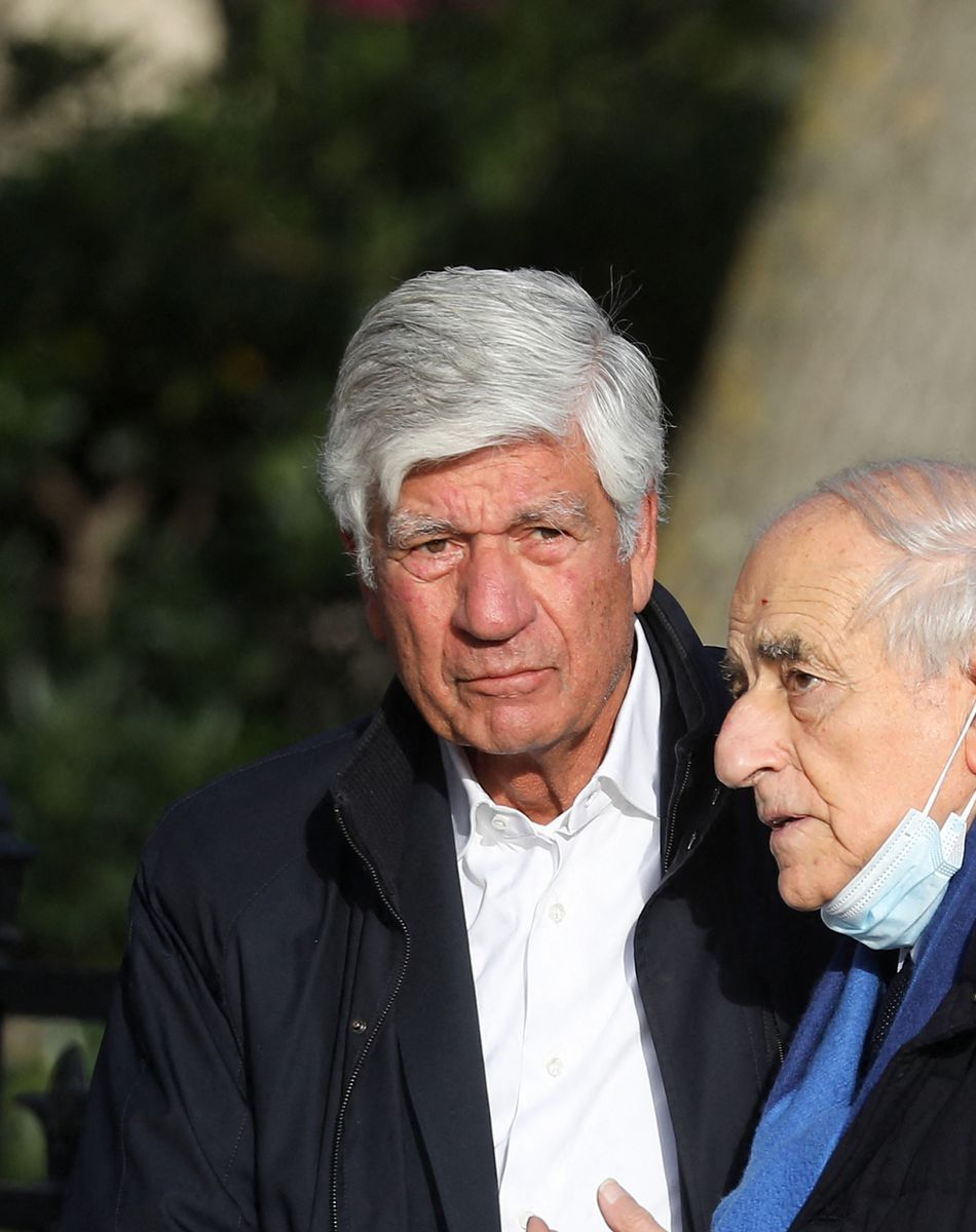 Maurice Lévy et Jean-Pierre Elkabbach - Arrivées aux obsèques de Etienne Mougeotte en l'église Saint-François-Xavier à Paris. Le 13 octobre 2021 © Jacovides-Clovis / Bestimage