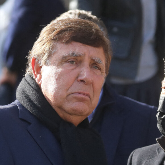 Jean-Pierre Foucault et Michel Drucker - Sorties des obsèques d'Etienne Mougeotte en l'église Saint-François-Xavier à Paris. Le 13 octobre 2021. © Jacovides-Clovis / Bestimage