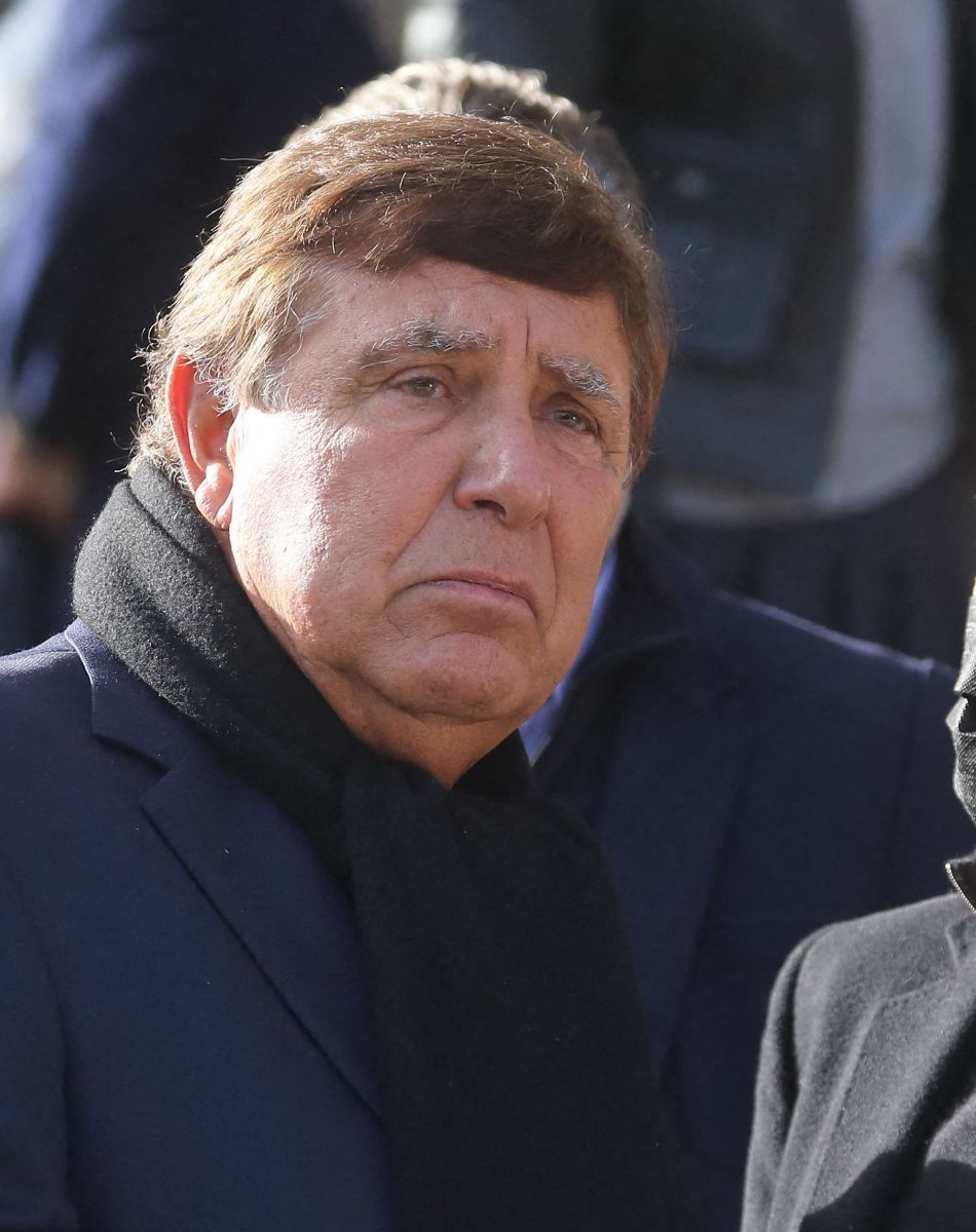 Jean-Pierre Foucault et Michel Drucker - Sorties des obsèques d'Etienne Mougeotte en l'église Saint-François-Xavier à Paris. Le 13 octobre 2021. © Jacovides-Clovis / Bestimage