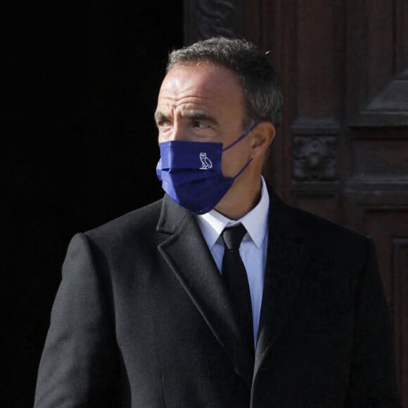 Nikos Aliagas - Sorties des obsèques d'Etienne Mougeotte en l'église Saint-François-Xavier à Paris. Le 13 octobre 2021. © Jacovides-Clovis / Bestimage