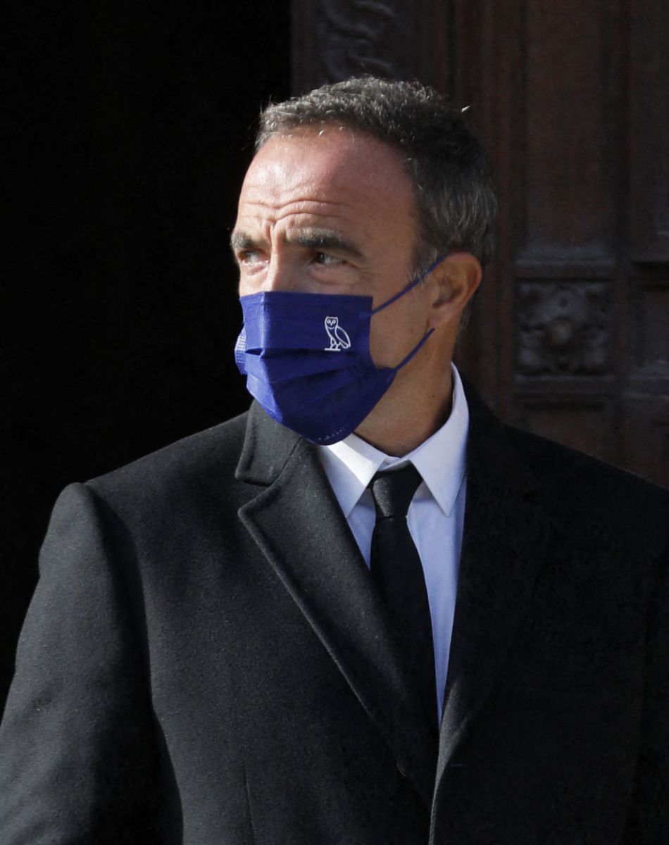 Nikos Aliagas - Sorties des obsèques d'Etienne Mougeotte en l'église Saint-François-Xavier à Paris. Le 13 octobre 2021. © Jacovides-Clovis / Bestimage
