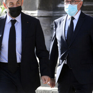 Nicolas Sarkozy et Eric Ciotti - Sorties des obsèques d'Etienne Mougeotte en l'église Saint-François-Xavier à Paris. Le 13 octobre 2021. © Jacovides-Clovis / Bestimage