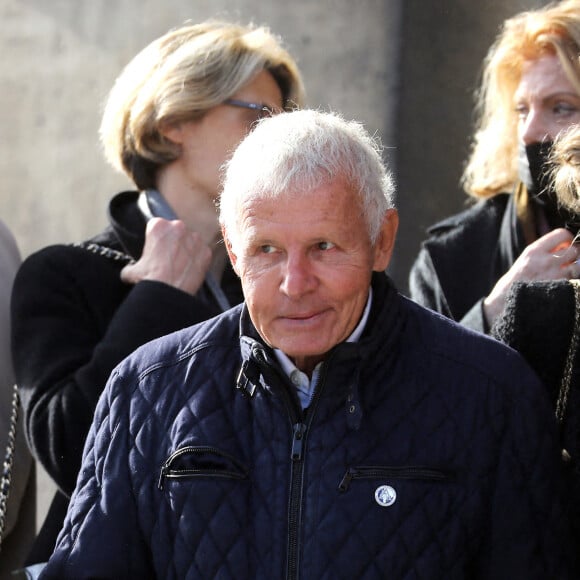 Patrick Poivre d'Arvor (PPDA) - Sorties des obsèques d'Etienne Mougeotte en l'église Saint-François-Xavier à Paris. Le 13 octobre 2021. © Jacovides-Clovis / Bestimage