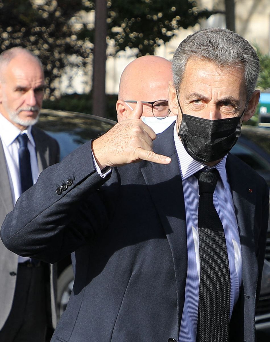 Nicolas Sarkozy - Sorties des obsèques d'Etienne Mougeotte en l'église Saint-François-Xavier à Paris. Le 13 octobre 2021. © Jacovides-Clovis / Bestimage