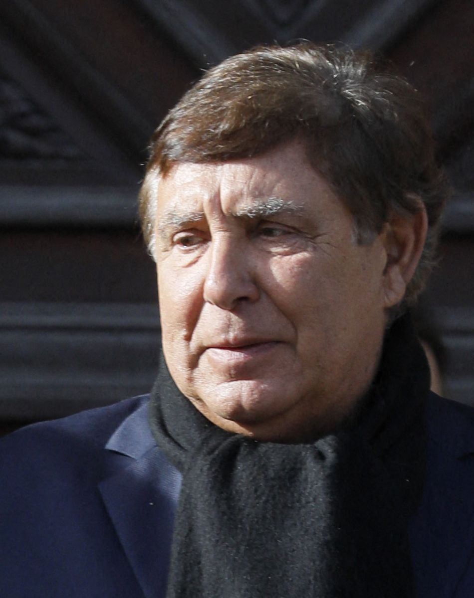 Jean-Pierre Foucault - Sorties des obsèques d'Etienne Mougeotte en l'église Saint-François-Xavier à Paris. Le 13 octobre 2021. © Jacovides-Clovis / Bestimage