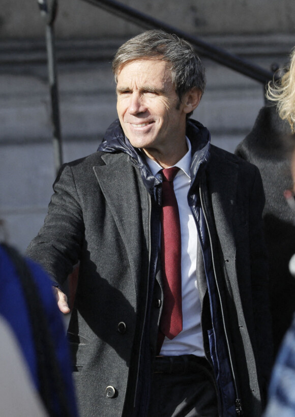 David Pujadas - Sorties des obsèques d'Etienne Mougeotte en l'église Saint-François-Xavier à Paris. Le 13 octobre 2021. © Jacovides-Clovis / Bestimage