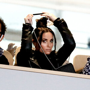 Semi Exclusif - Capucine Anav dans les tribunes des internationaux de tennis de Roland Garros avec son père Didier à Paris le 29 septembre 2020. © Dominique Jacovides / Bestimage 