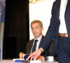 L'ancien président, Nicolas Sarkozy dédicace son livre "Promenades" aux éditions Herscher, à la Librairie Mollat - Station Ausone à Bordeaux, France, le 8 octobre 2021.