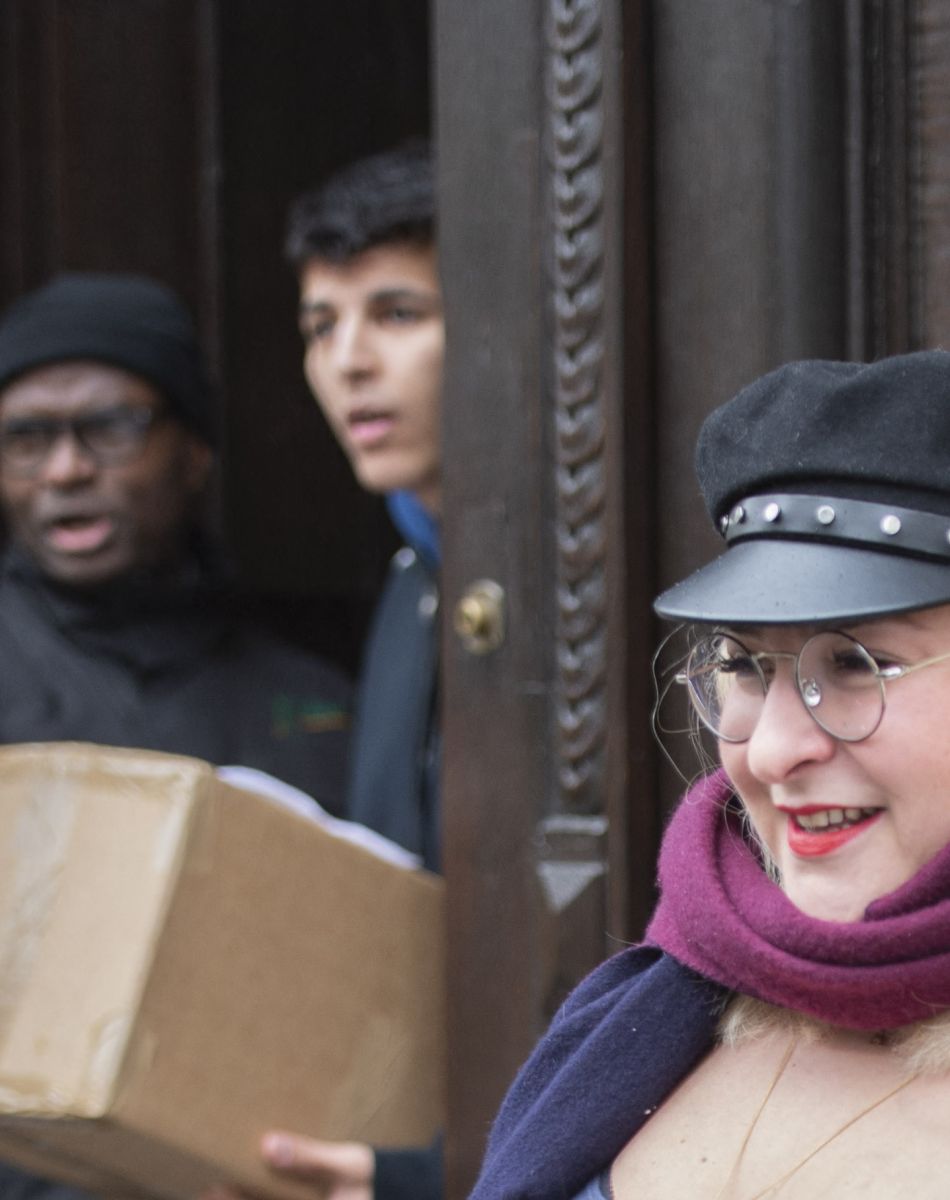 Marilou Berry transmet l'appel anti-fourrure de près de 60 000 soutiens de PETA, en remettant au ministère de l’agriculture une pétition forte de 56 821 signatures demandant la fin de la production de fourrure en France. Paris, le 29 novembre 2019 © Benjamin Gipouloux / Panoramic / Bestimage