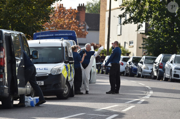 Des policiers et médecins légistes à l'église méthodiste Belfairs à Leigh-on-Sea dans l'Essex, où le député conservateur David Amess a été poignardé à mort dans l'après-midi du 15 octobre 2021. Photo de Nick Ansell/PA Wire