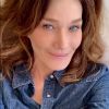 Carla Bruni malade : Fiévreuse et patraque, elle s'affiche sans maquillage au lit