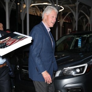 Bill Clinton, 74 ans, dîne avec sa femme Hillary et des amis à Manhattan, New York le 23 juin 2021.