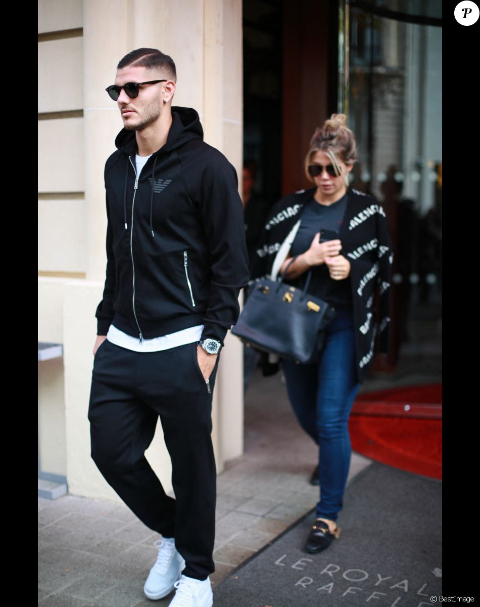 Mauro Icardi et sa femme Wanda Nara à la sortie de l'hôtel Royal Monceau à Paris pendant la fashion week PAP P/E 2020 le 26 septembre 2019