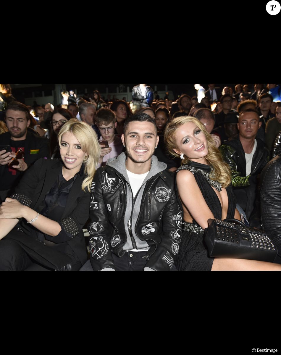 Mauro Icardi nouveau joueur du PSG - Wanda Nara, Mauro Icardi, Paris Hilton - People au défilé de mode hommes Philipp Plein à Milan, le 18 juin 2016.